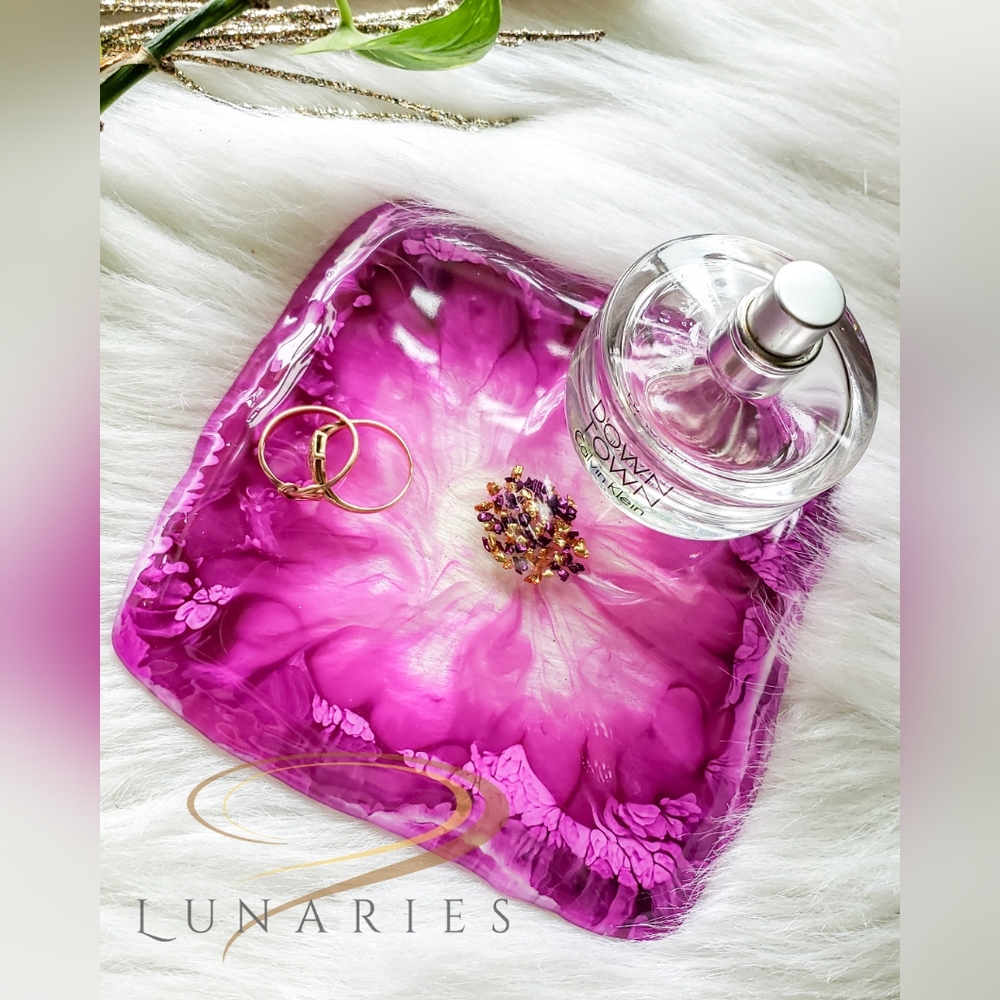 Resin Round Vanity Tray, Cosmetic, Jewelry, Candle, Handmade - Picture 6 of 13